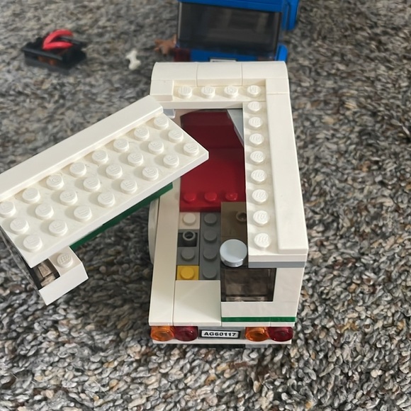 Lego RETIRED 60117 Van and Caravan incomplete - Picture 3 of 5